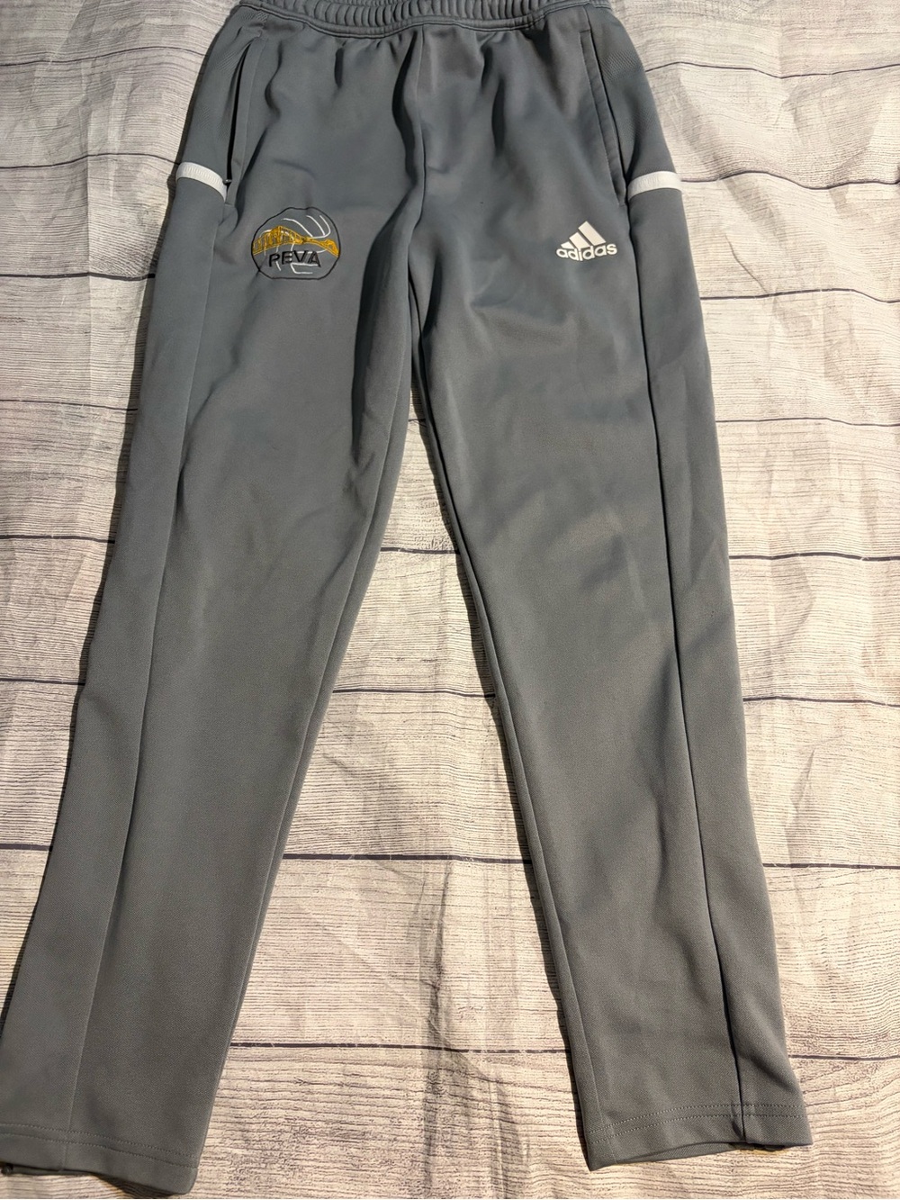 L Kids Gray basketball sweats